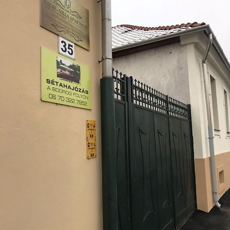 Gecse-Villa Sarospatak Bagian luar foto